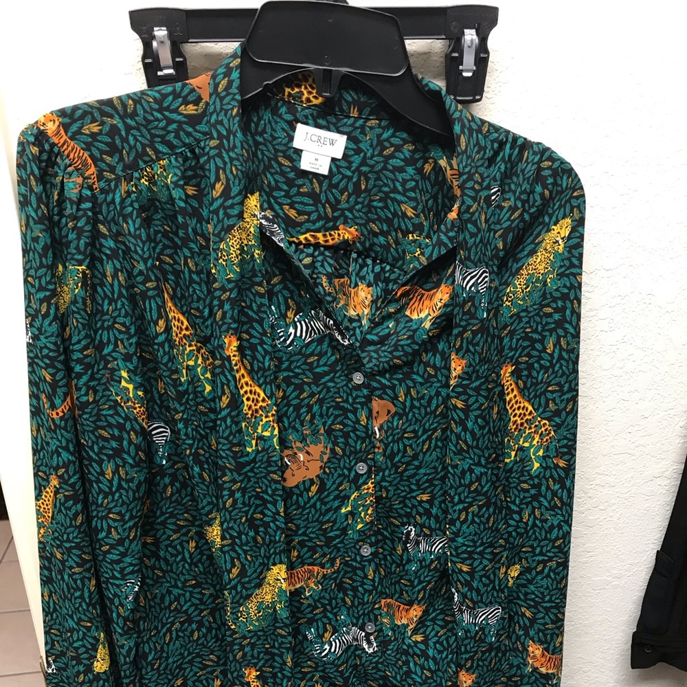 Nice blouse has animals print as shown in the pictures